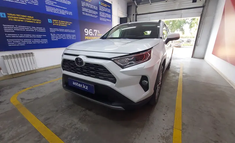 Toyota RAV4 2020 года за 19 000 000 тг. в Павлодар