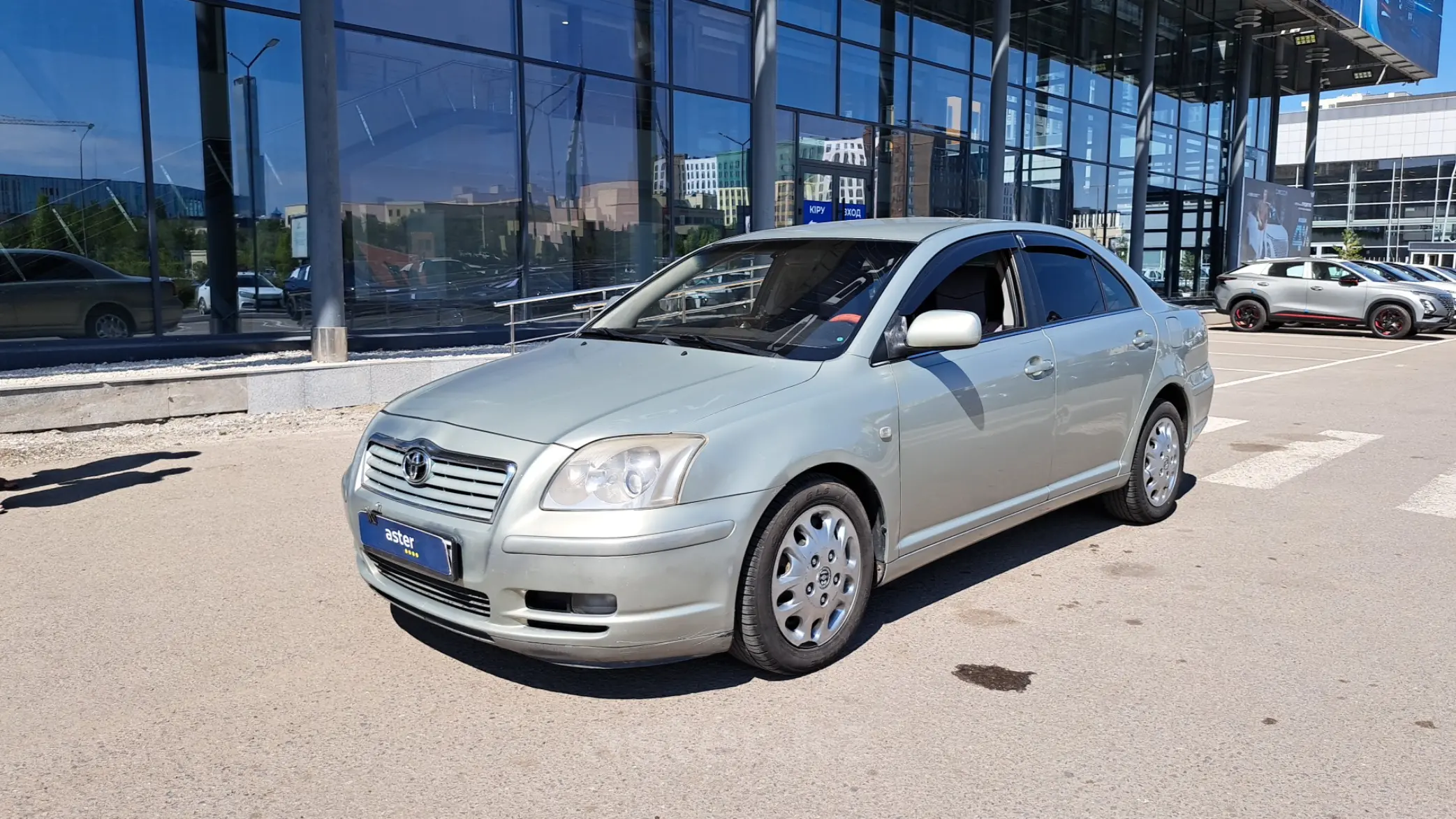 тойота авенсис бензин