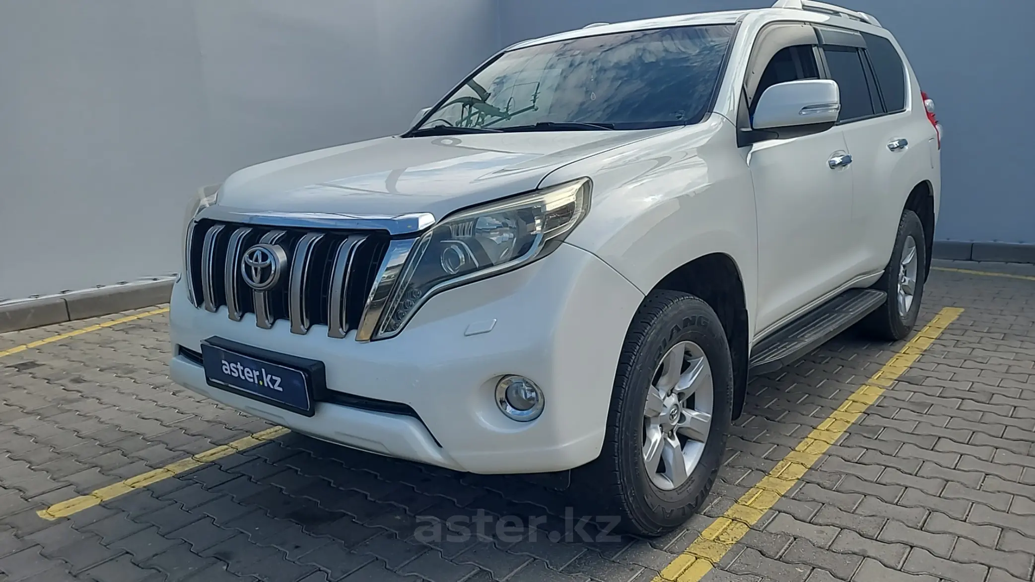 Toyota Land Cruiser Prado 2014