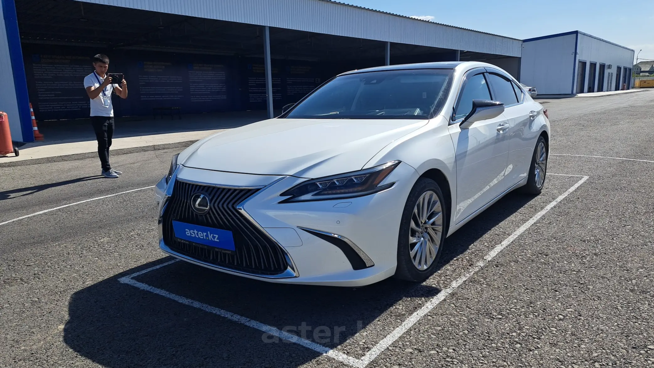 Lexus ES 2020