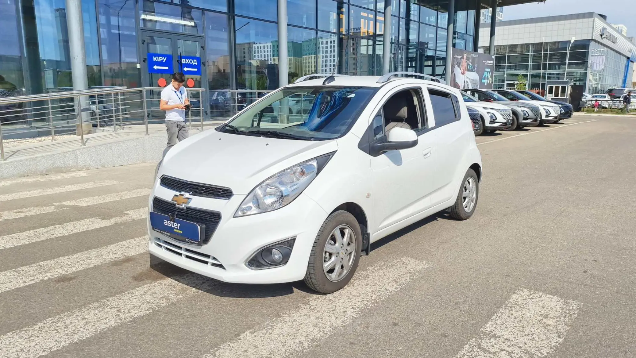 Spark 2023. Chevrolet Spark 2023. Шевроле Спарк 2023 салон. Шевроле Спарк 2023 фото.