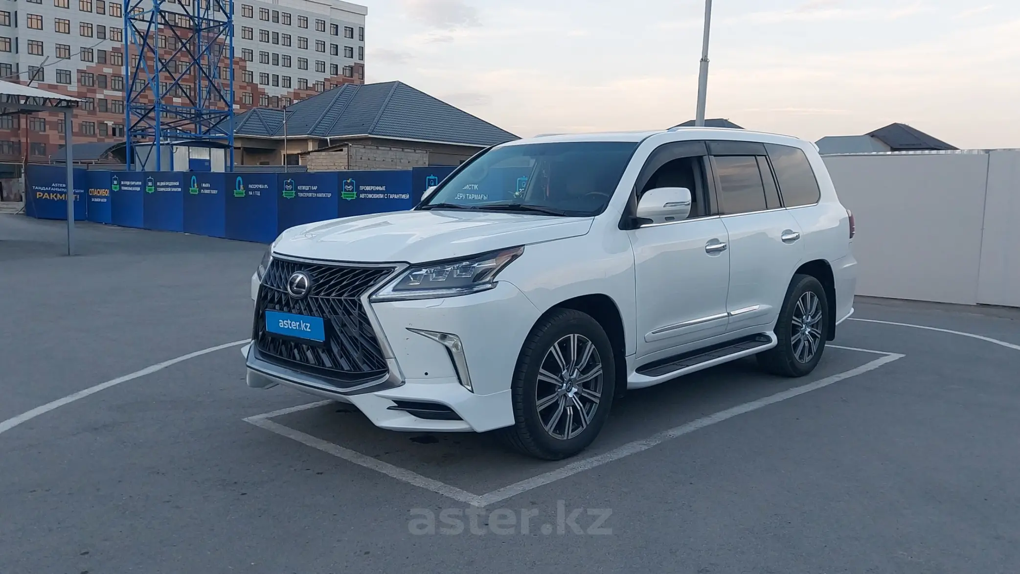 Lexus LX 2011