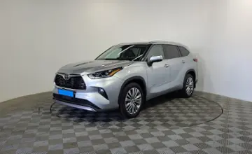 Toyota Highlander 2023 года за 35 500 000 тг. в Алматы фото 1