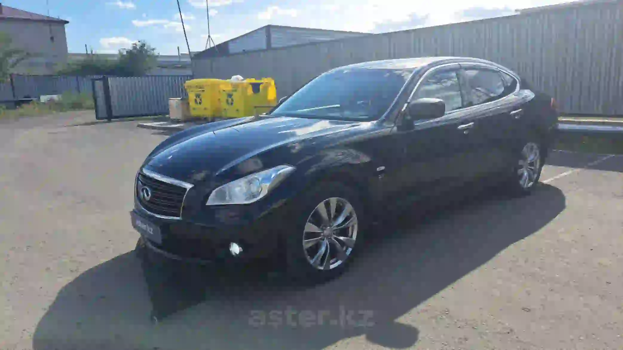 Infiniti Q70 2014