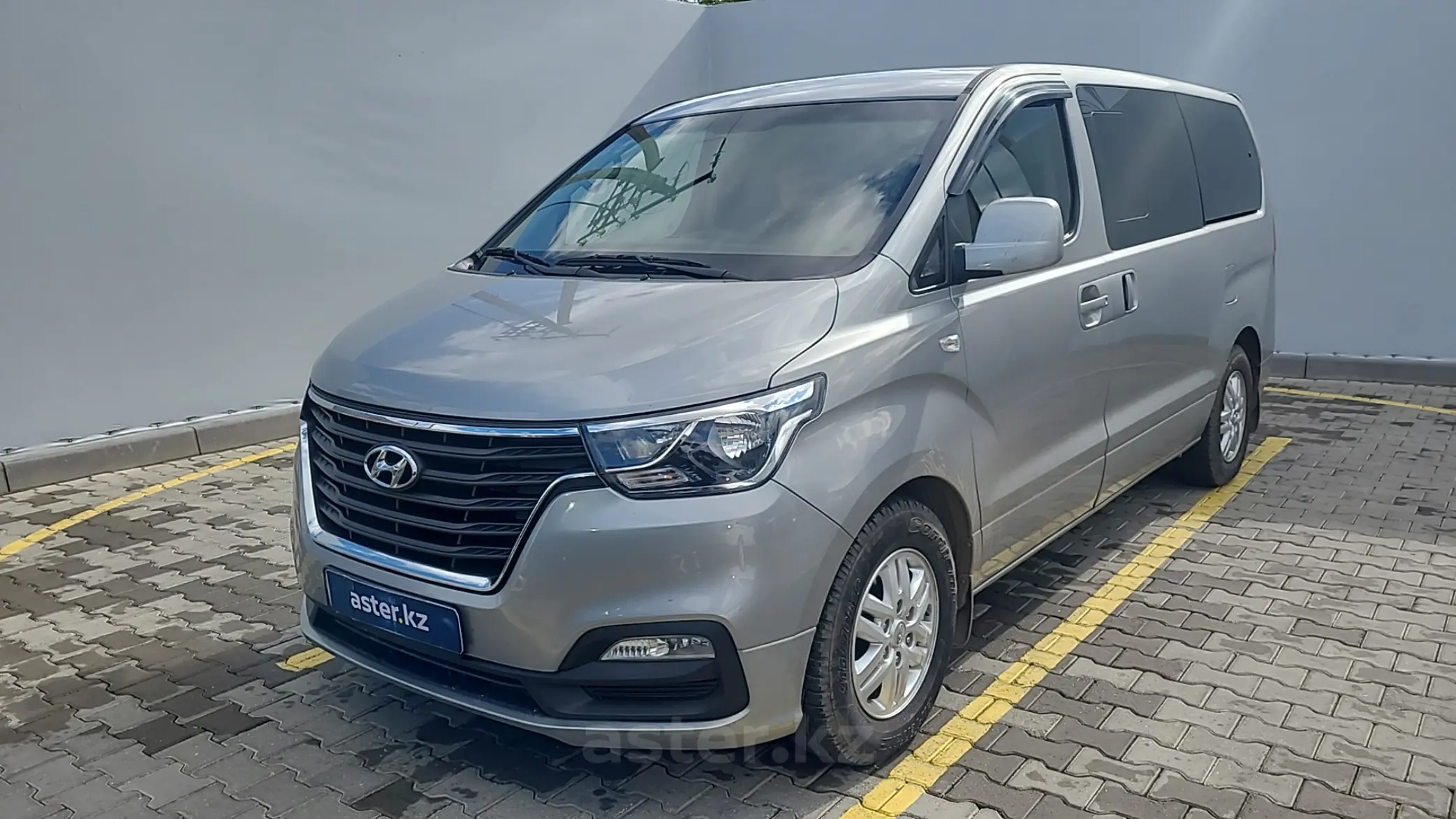 Hyundai Grand Starex 2019