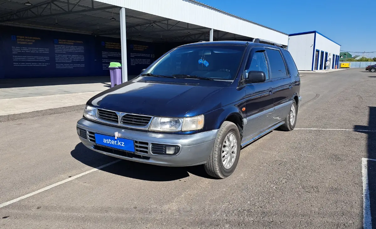 Спейс вагон 1997. Mitsubishi Space Wagon 1997.