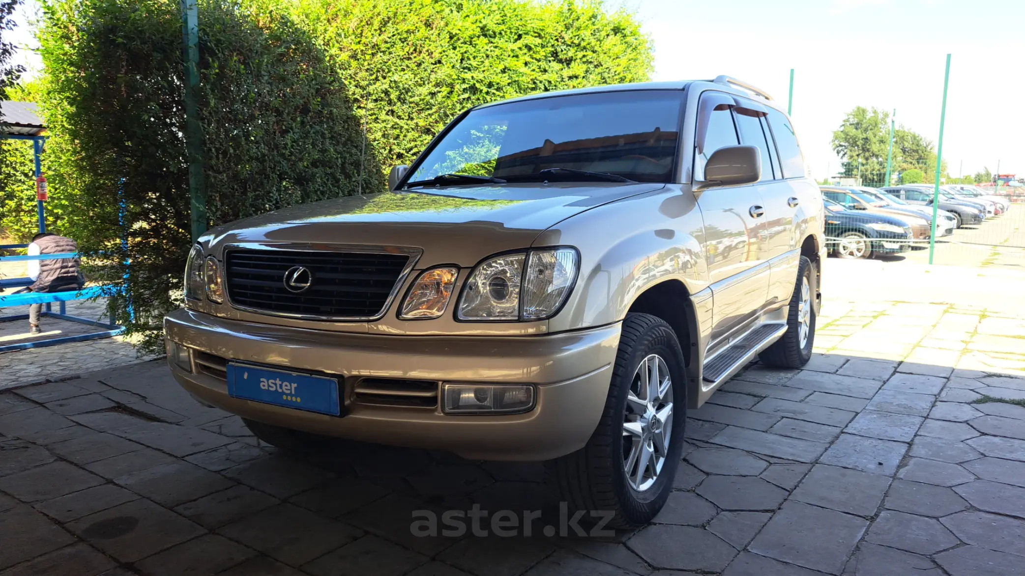 Lexus LX 2000