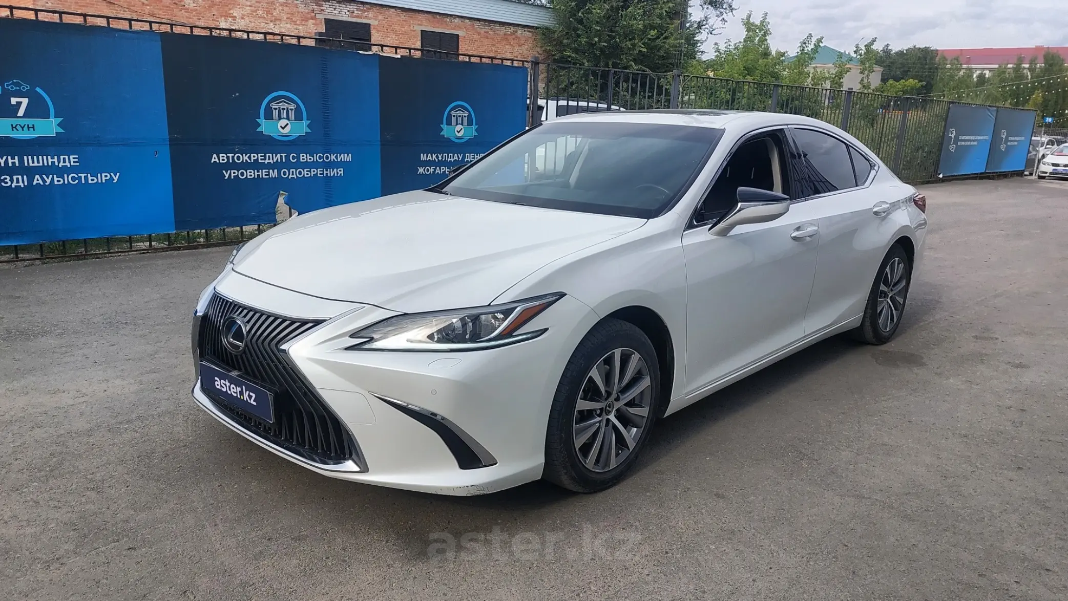 Lexus ES 2020