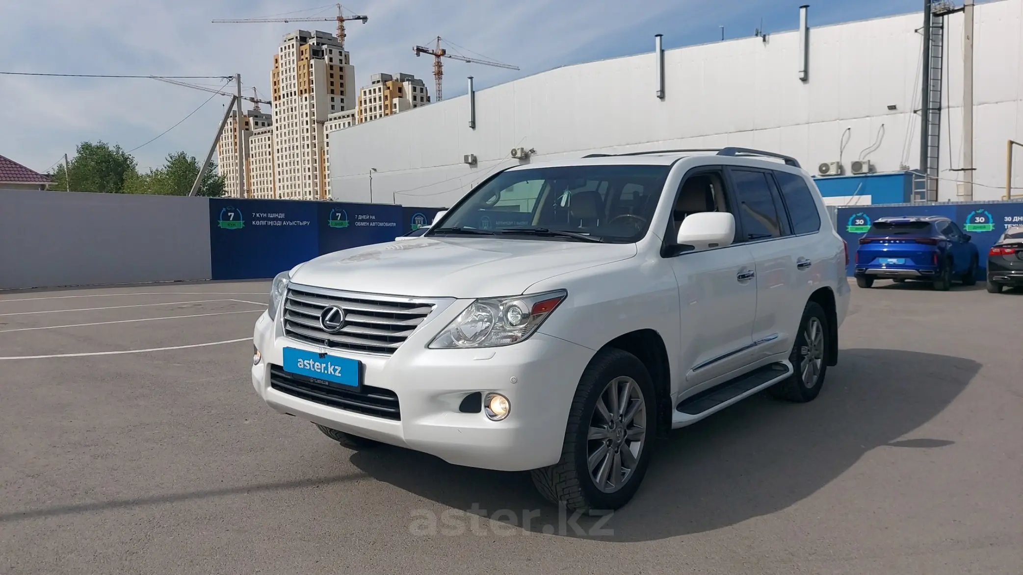 Lexus LX 2011