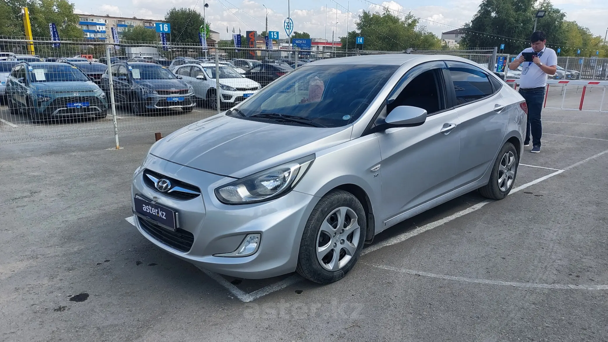 Hyundai Accent 2012