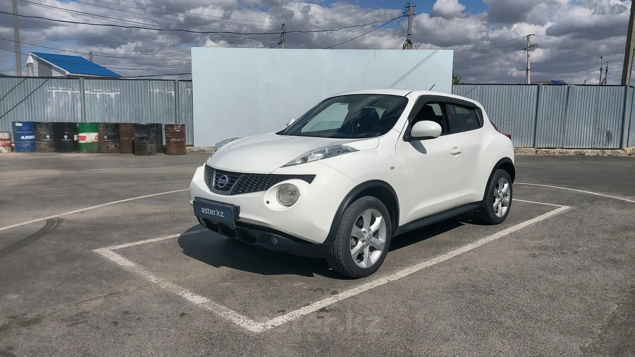 Nissan Juke белый перламутр