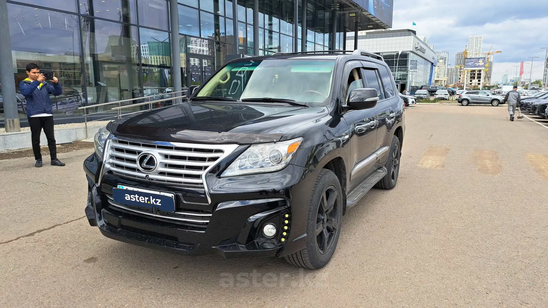 Lexus LX 2011