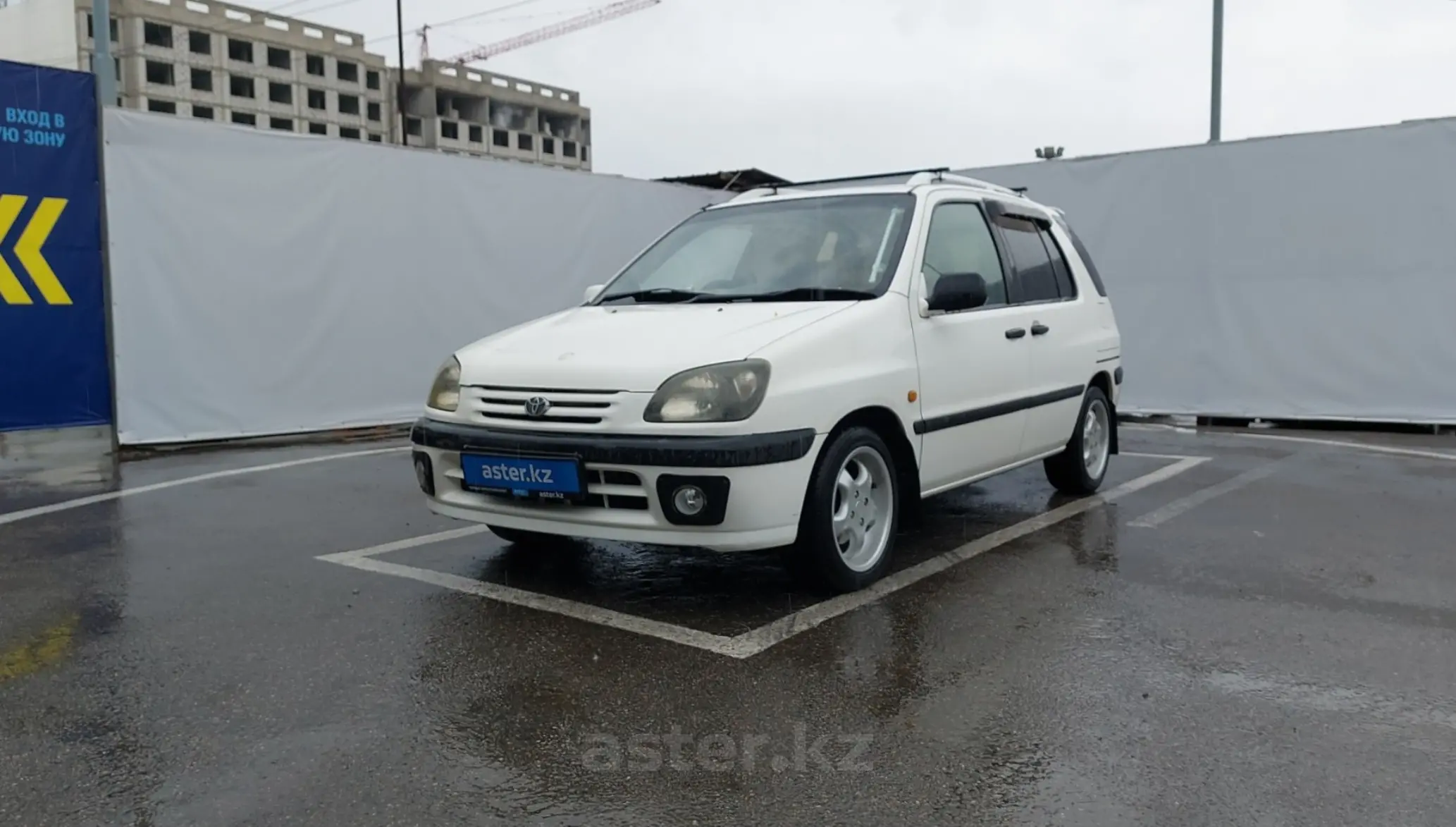 Toyota Raum 1997