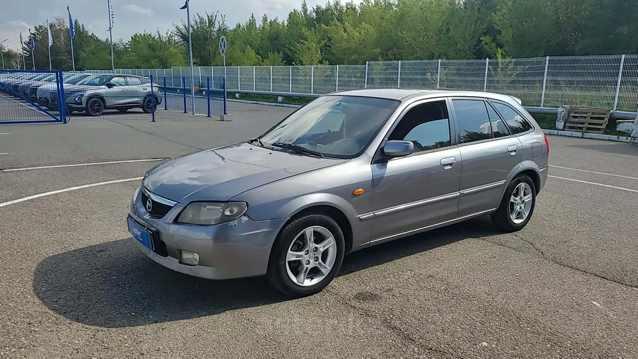 Mazda 323 2002