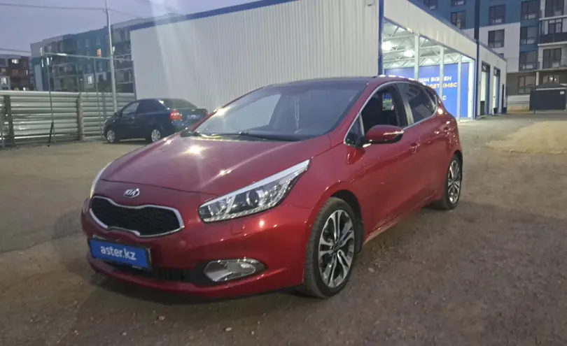 Kia Ceed 2013 хэтчбек красный