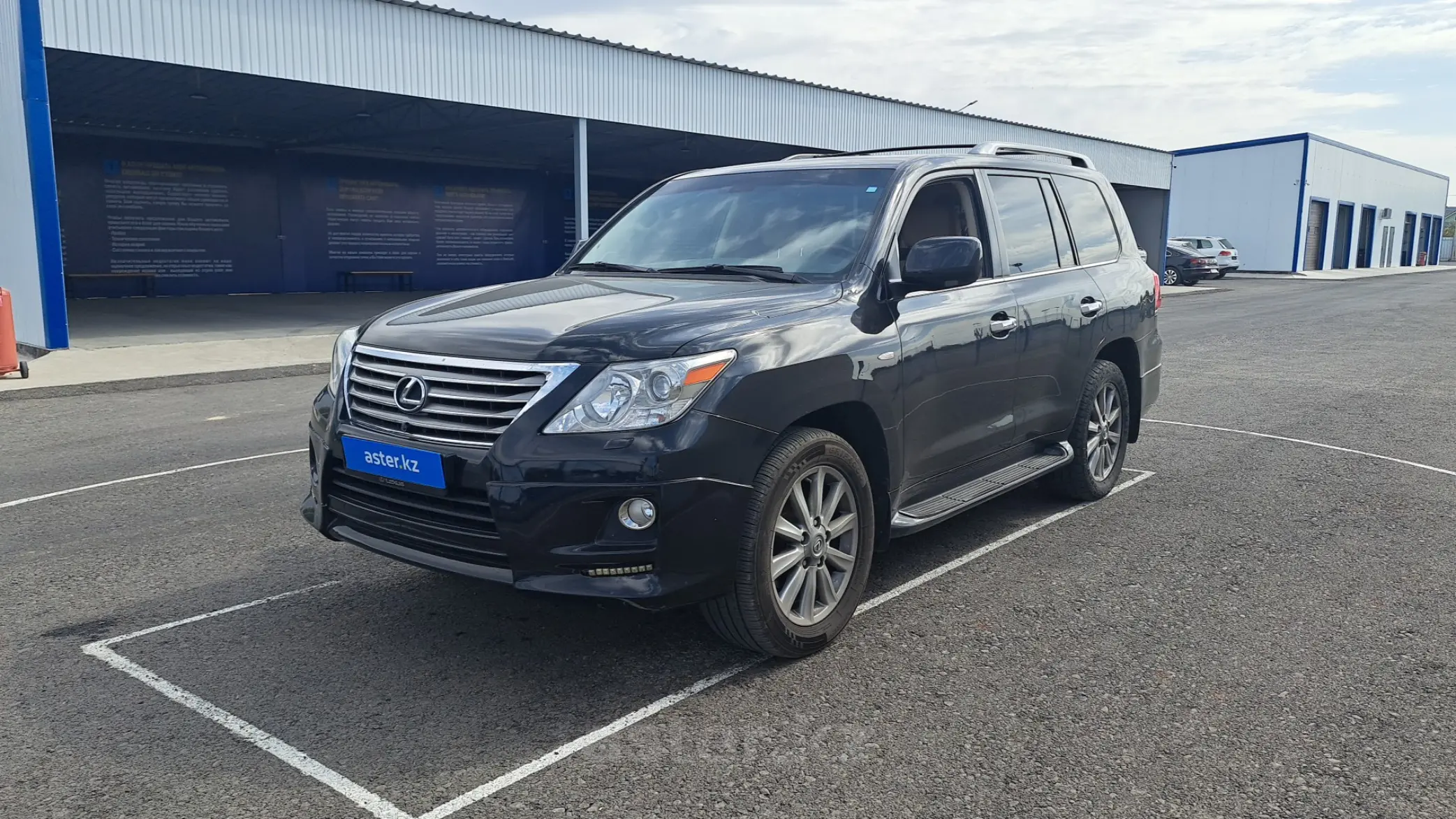 Lexus LX 2011