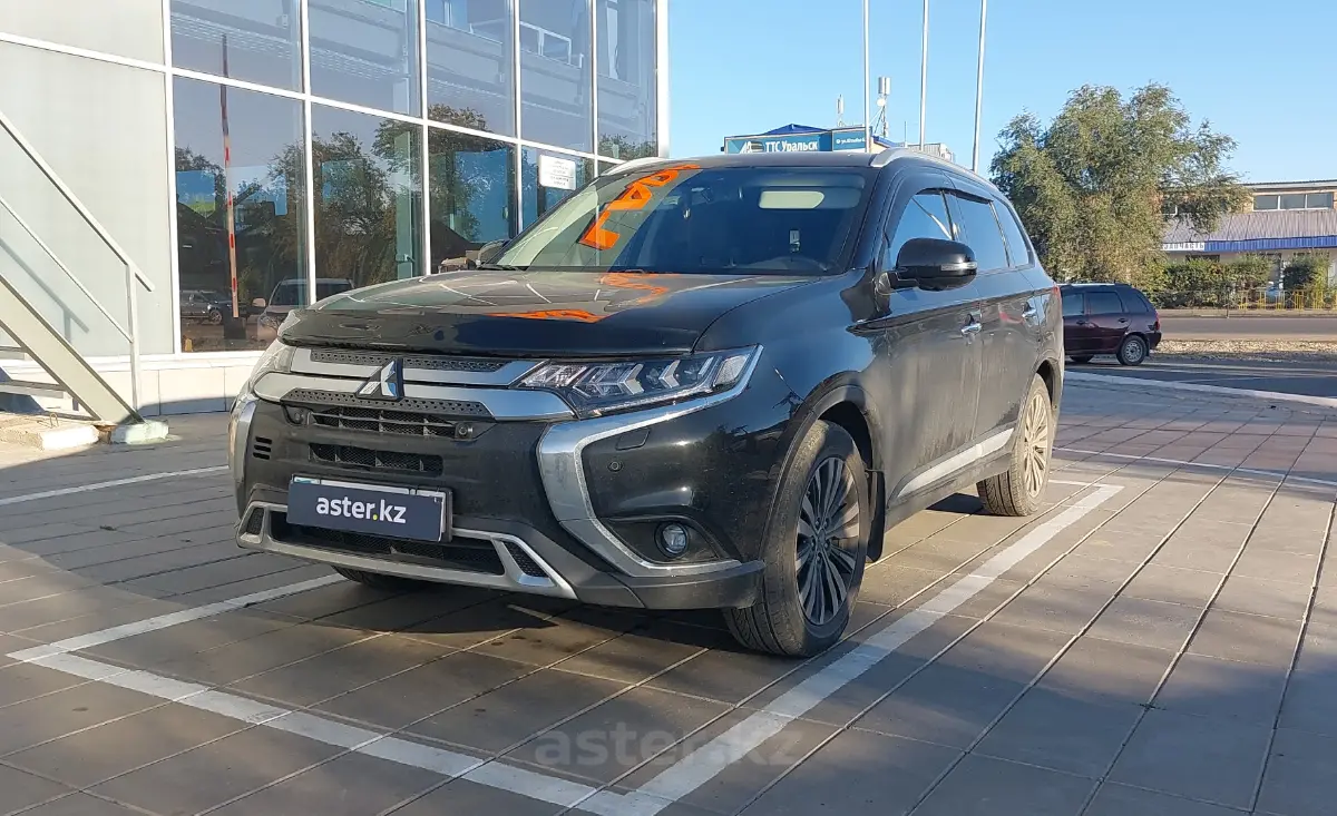 Купить Mitsubishi Outlander 2019 года в Уральске, цена 10900000 тенге.  Продажа Mitsubishi Outlander в Уральске - Aster.kz. №c912196