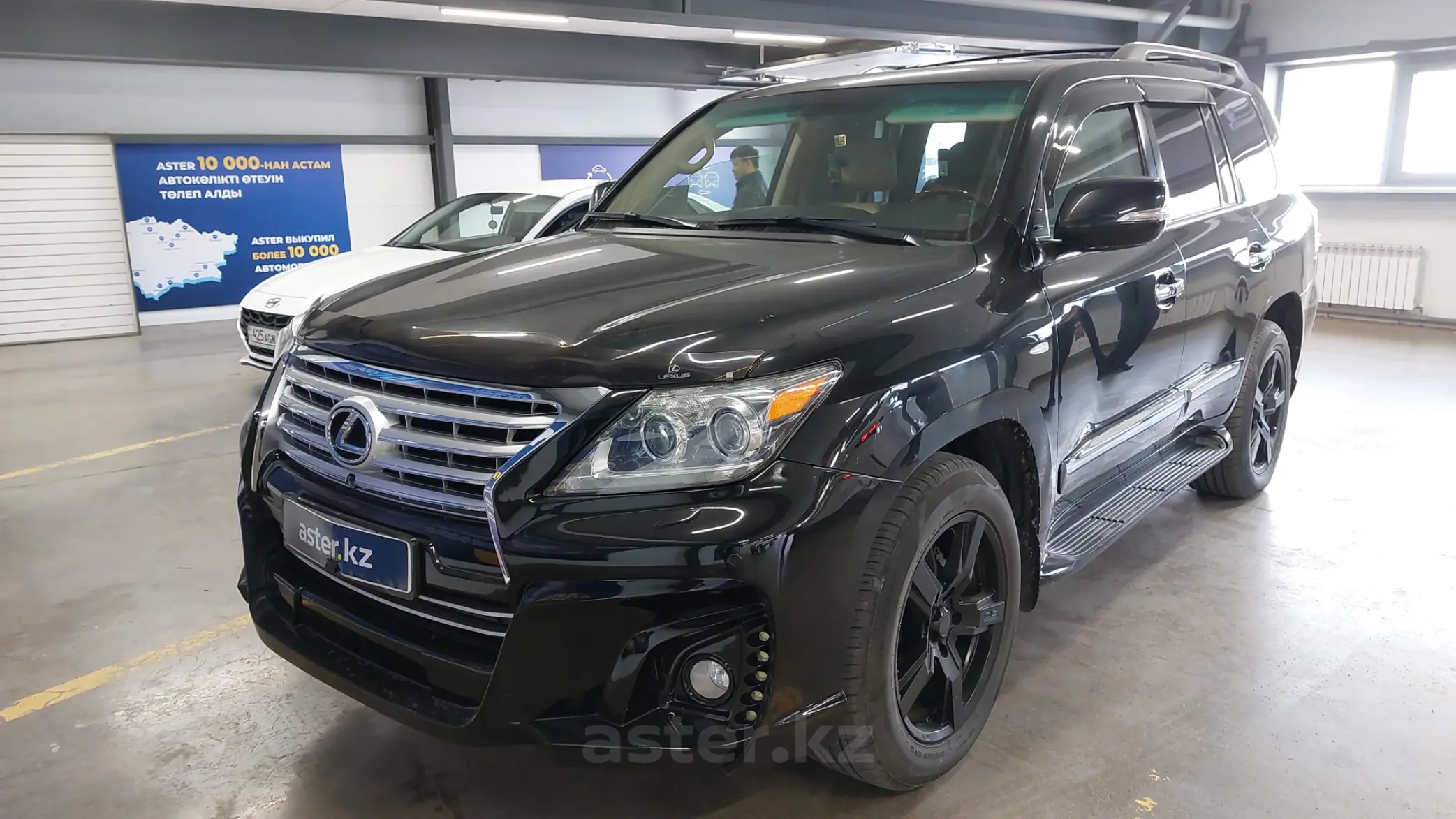 Lexus LX 2011