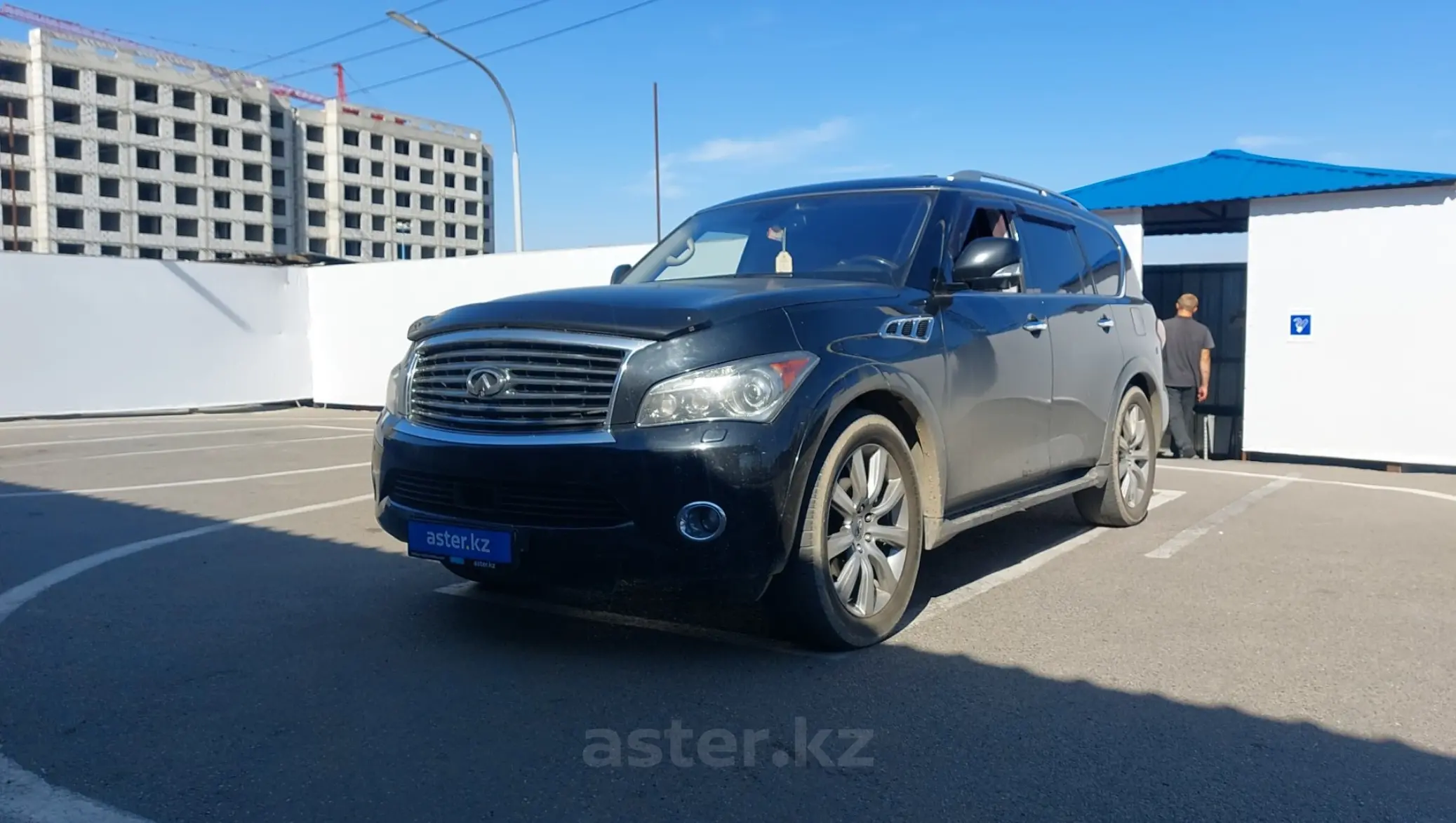 Infiniti QX56 2011