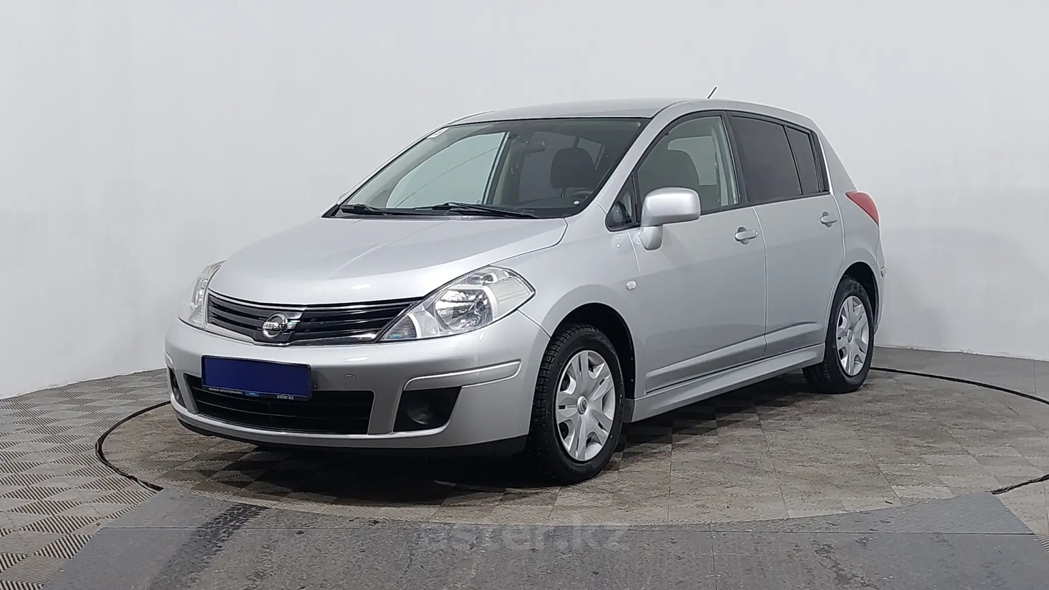 Nissan Tiida 2012