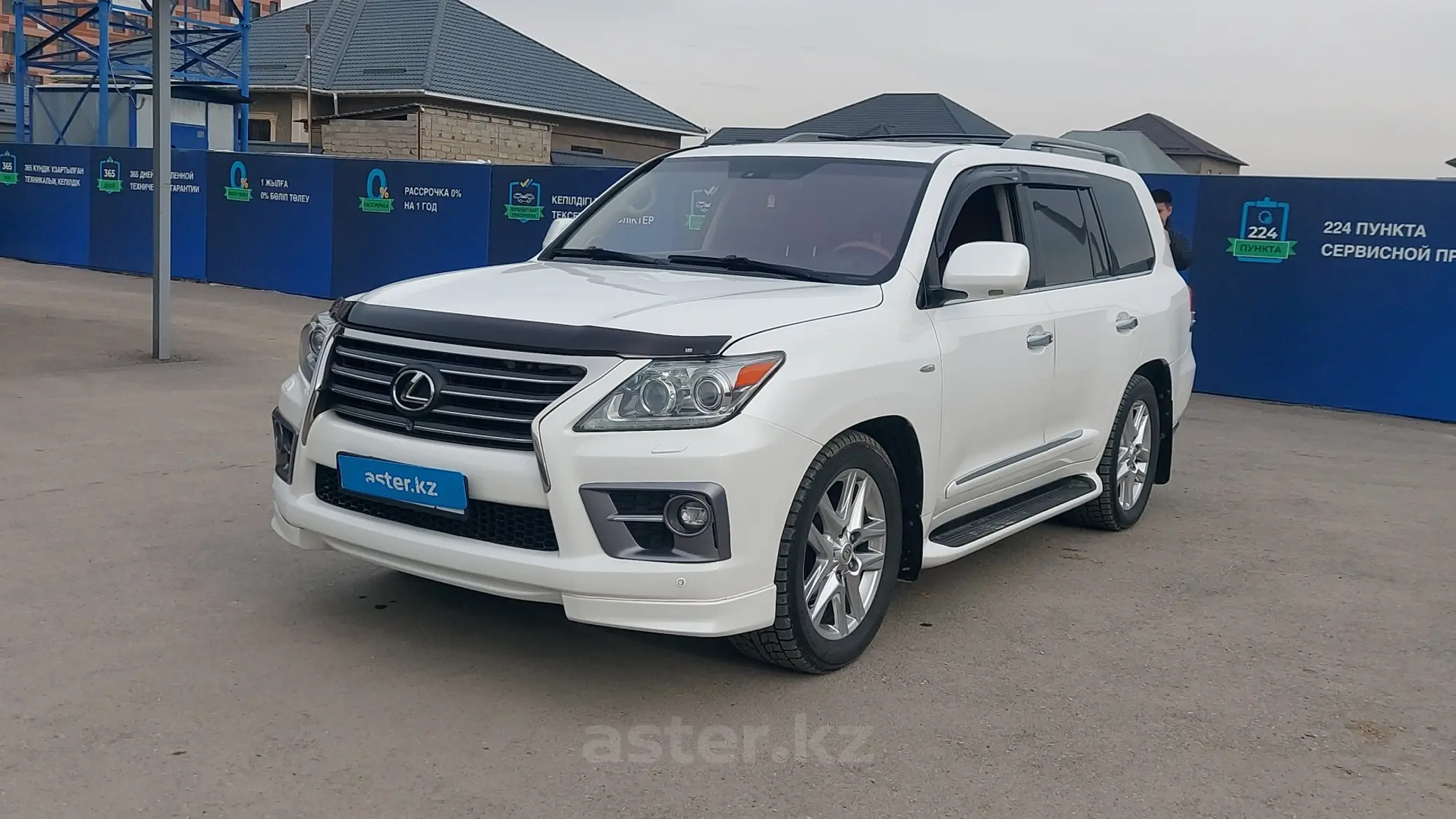 Lexus LX 2011