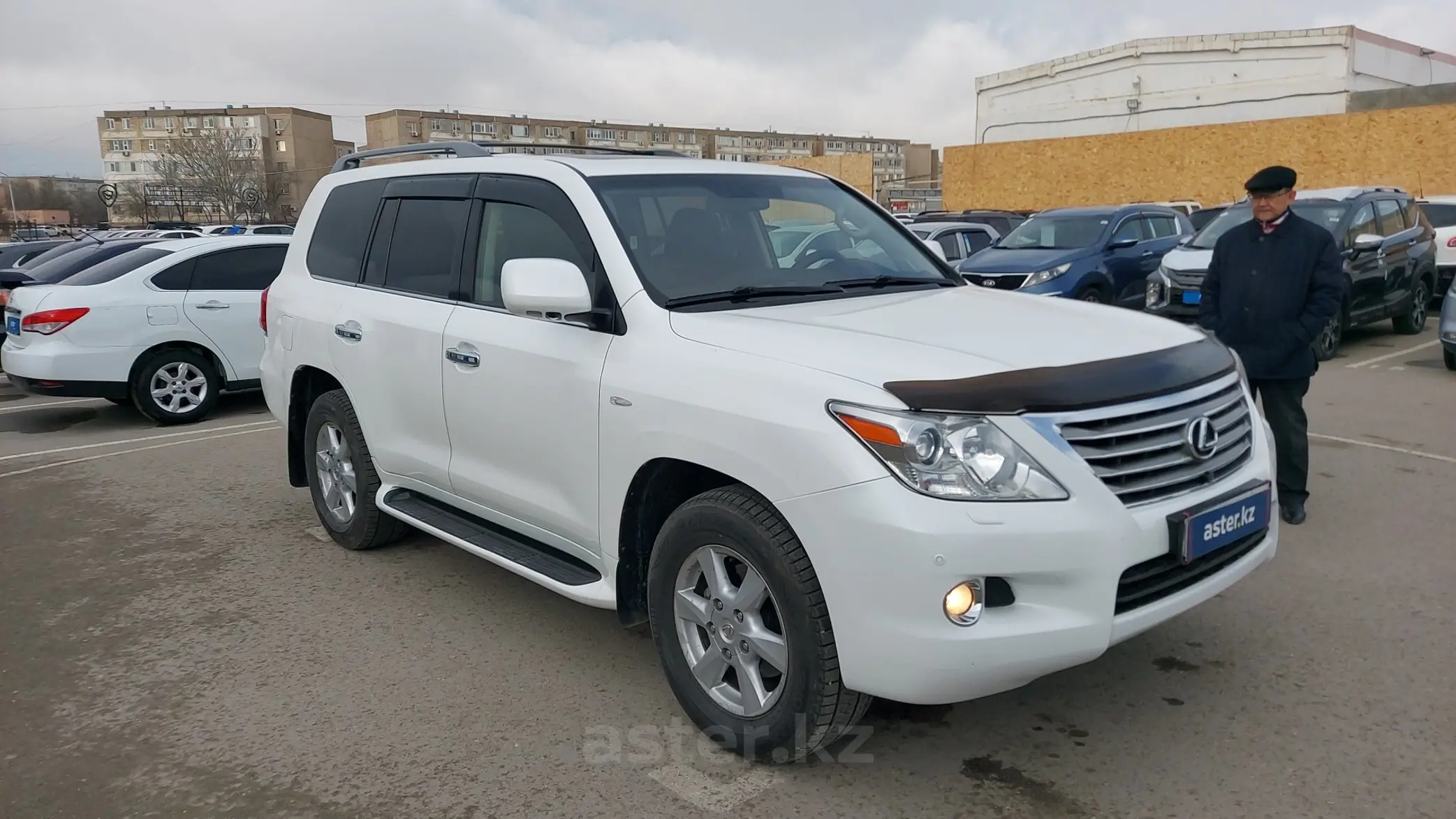 Lexus LX 2011