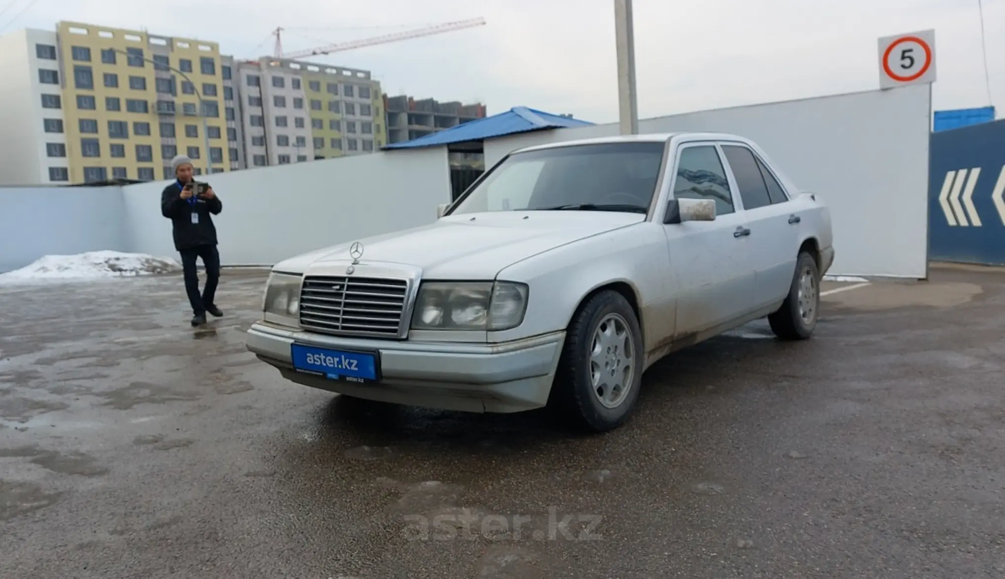 Mercedes-Benz W124 1990