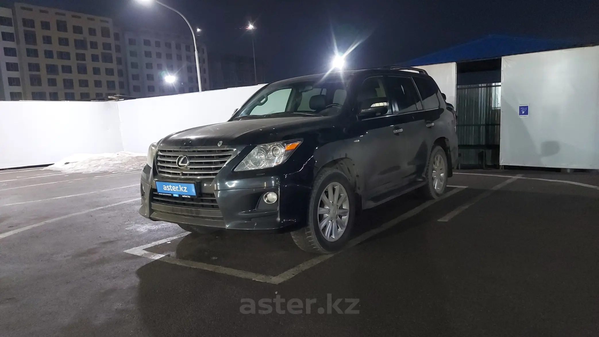 Lexus LX 2011