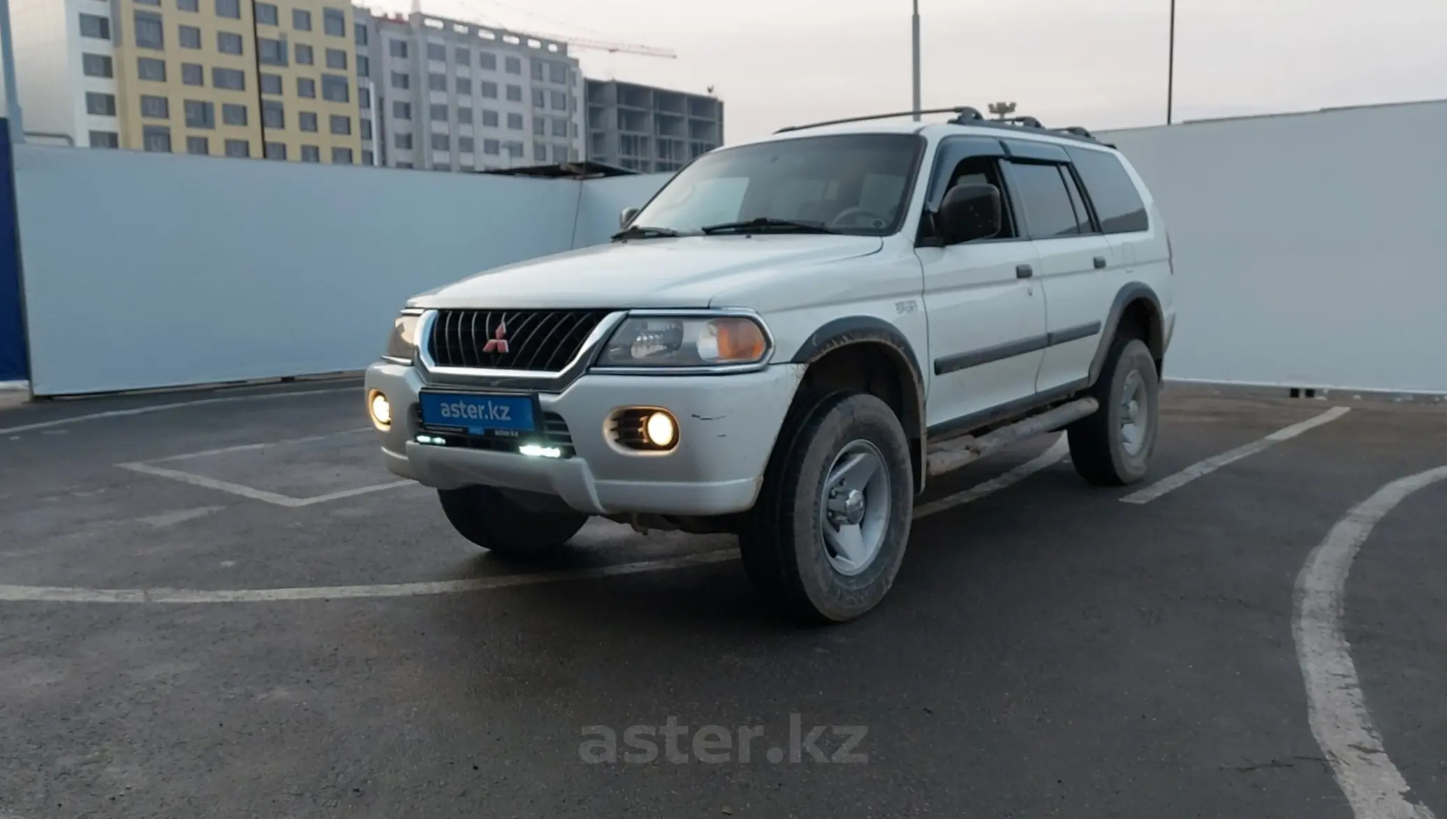 Mitsubishi Montero Sport 2000