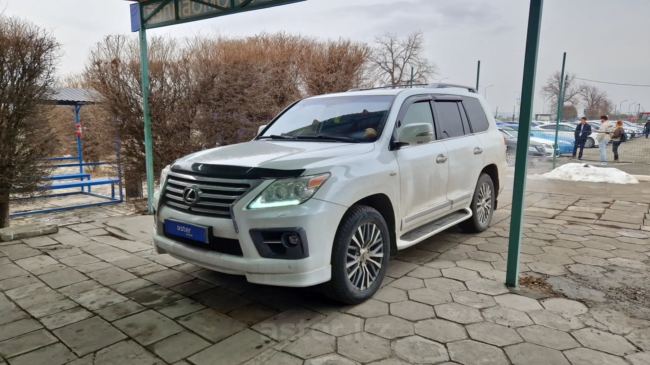 Lexus LX 2011