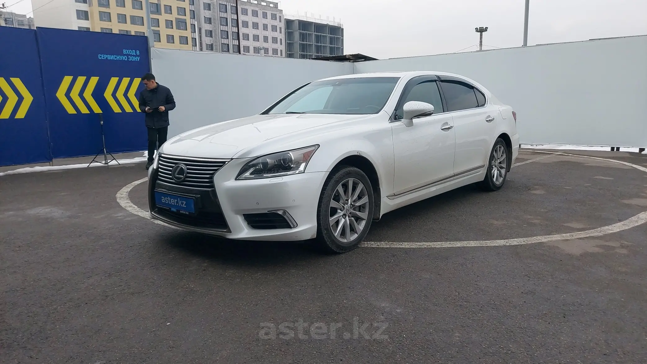 Lexus LS 2016