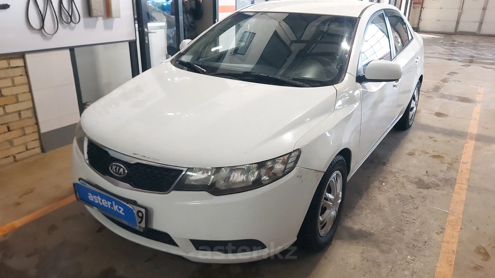 Kia Cerato 2012 белая с черной крышей