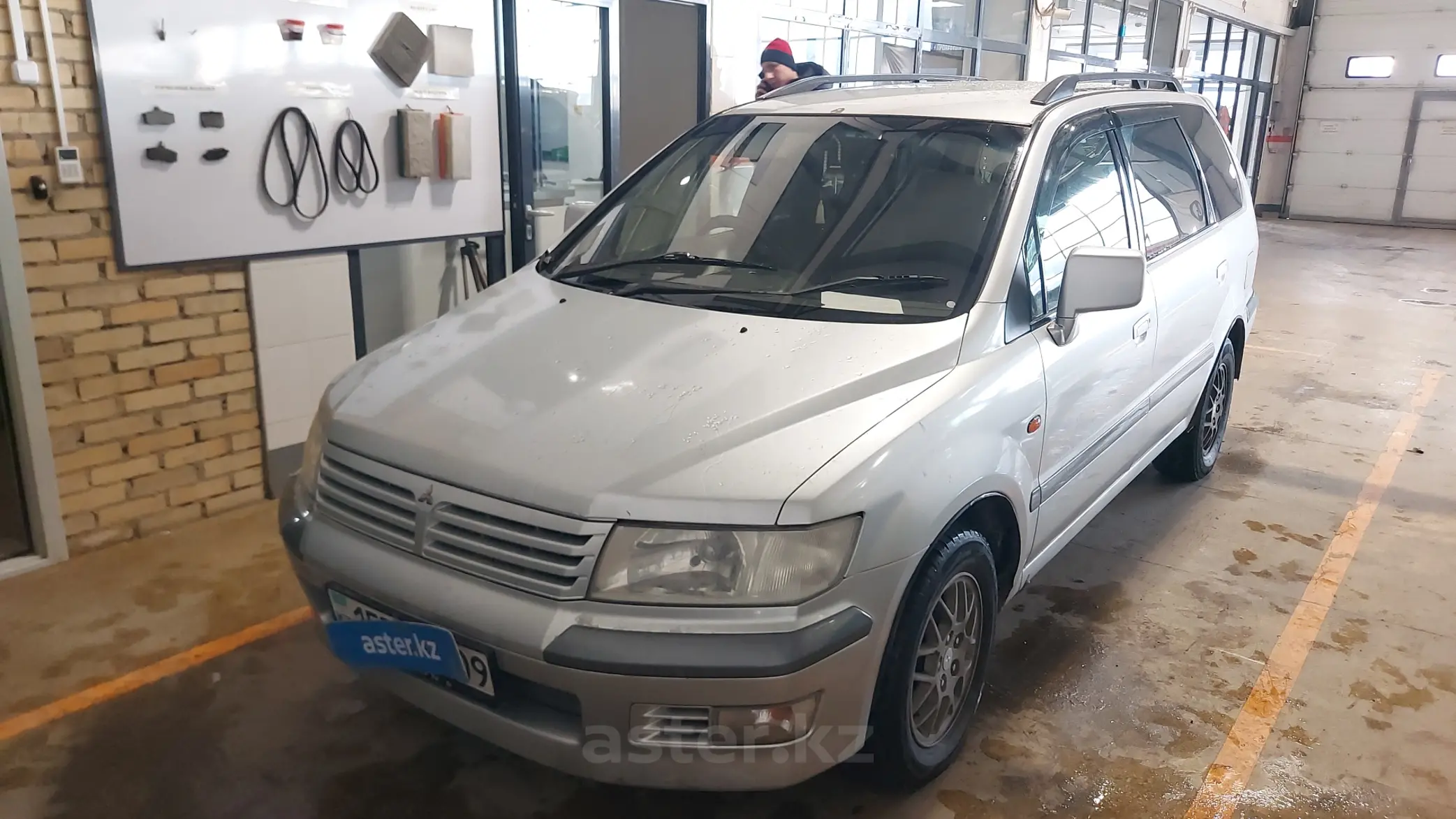 Mitsubishi Chariot 1998