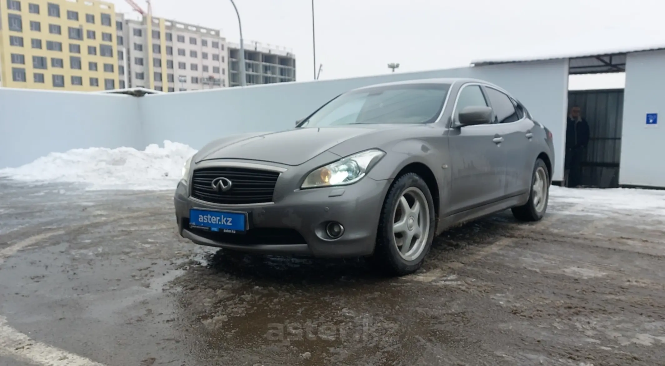 Infiniti M 2012