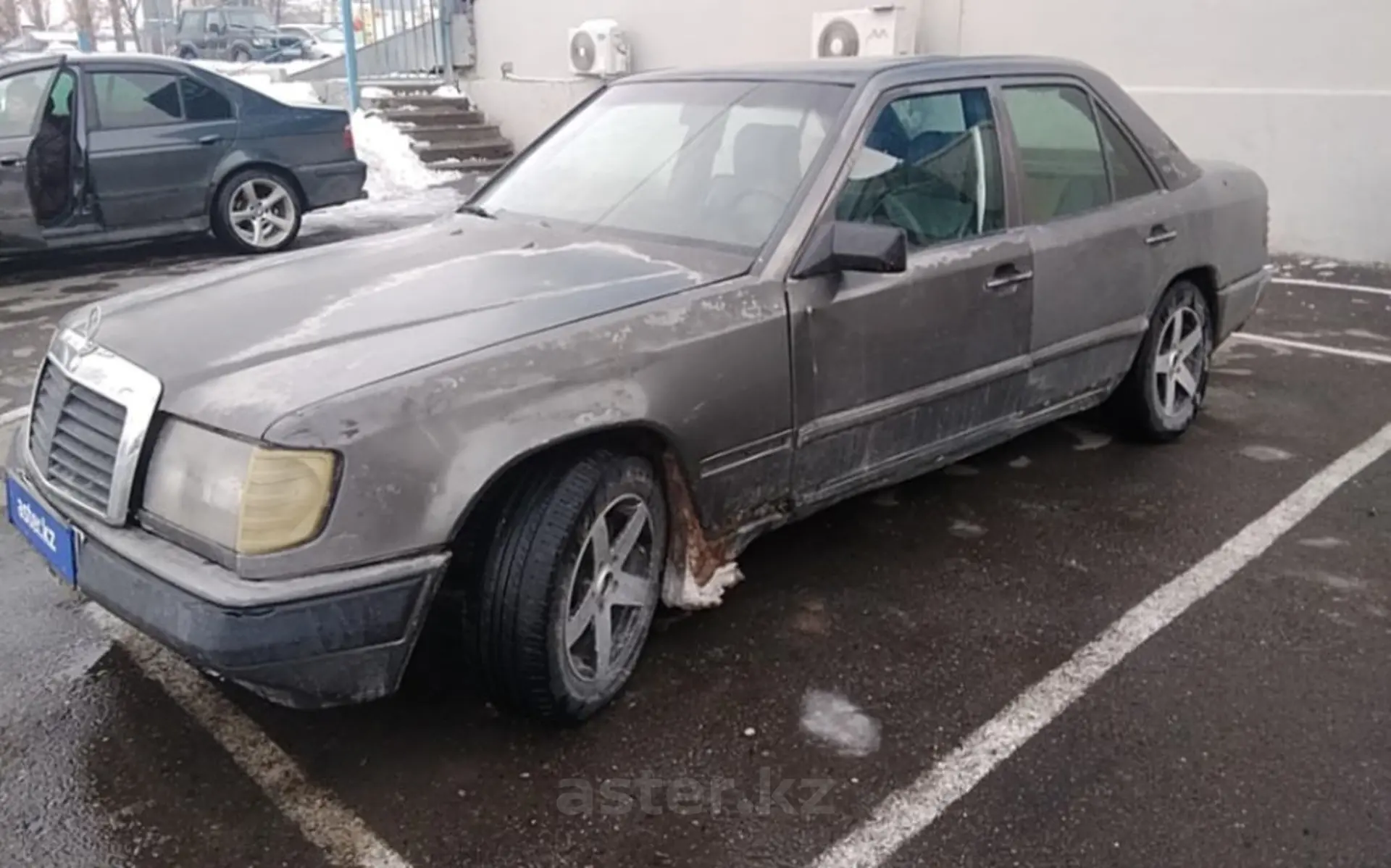 Mercedes-Benz W124 1987