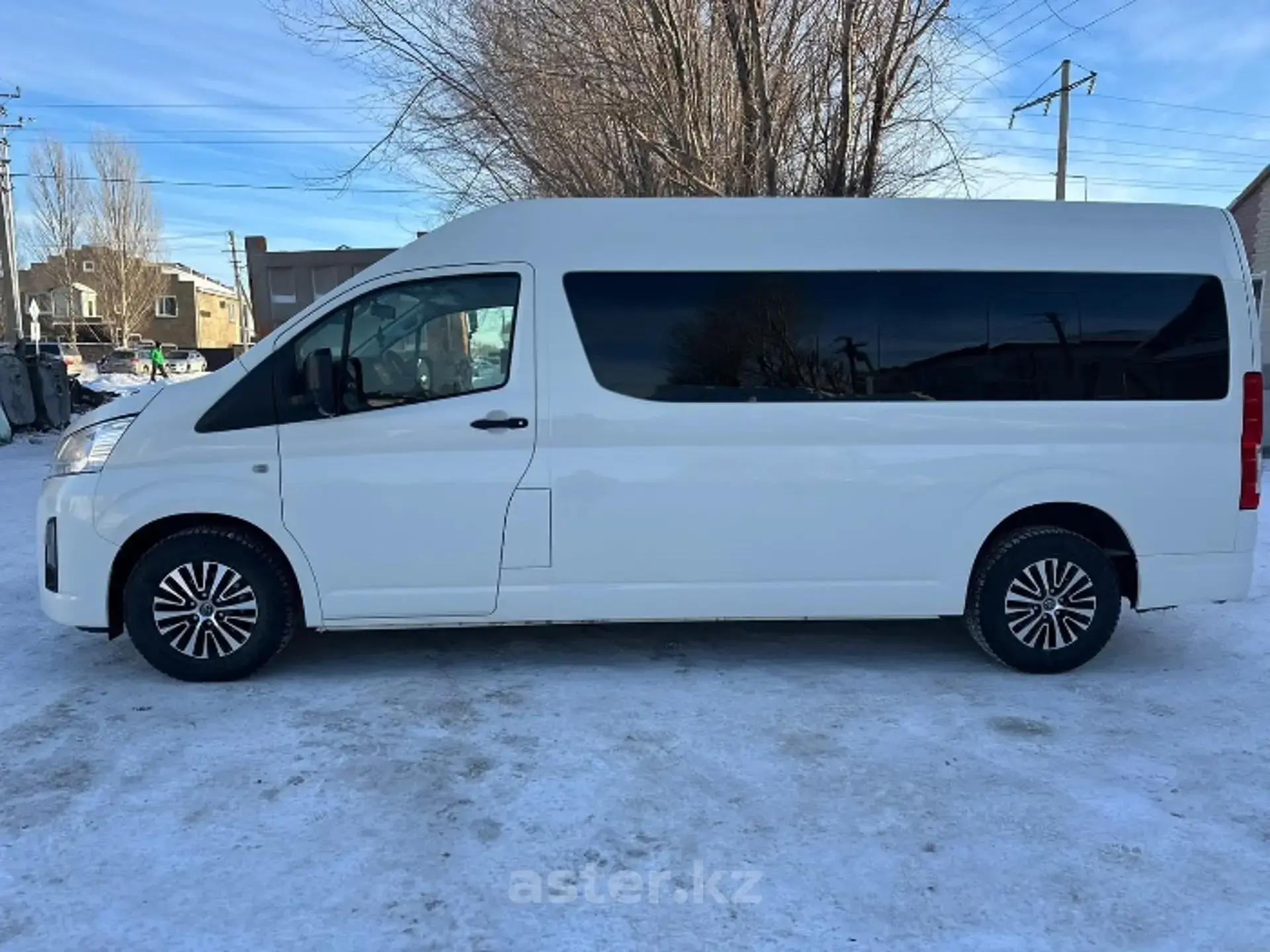 Toyota HiAce 2022