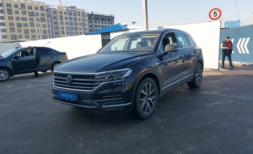 Volkswagen Touareg 2023 года за 45 000 000 тг. в Алматы