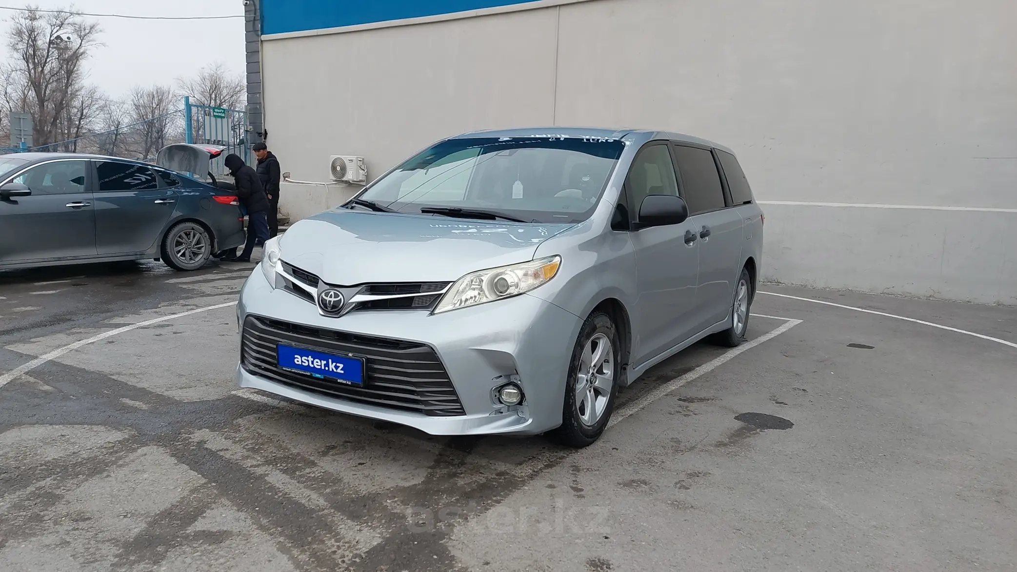 РњРёРЅРёРІСЌРЅ Toyota Sienna 2019