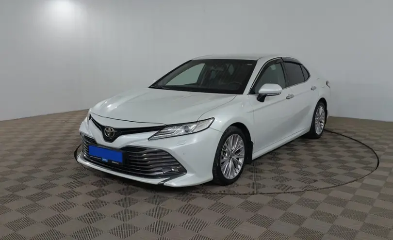 Toyota Camry 2018 года за 13 090 000 тг. в Шымкент