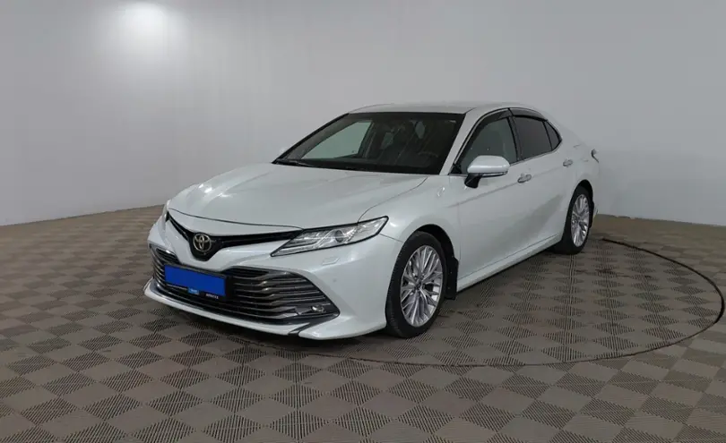 Toyota Camry 2018 года за 13 090 000 тг. в Шымкент