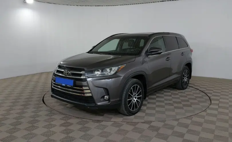 Toyota Highlander 2017 года за 18 090 000 тг. в Шымкент