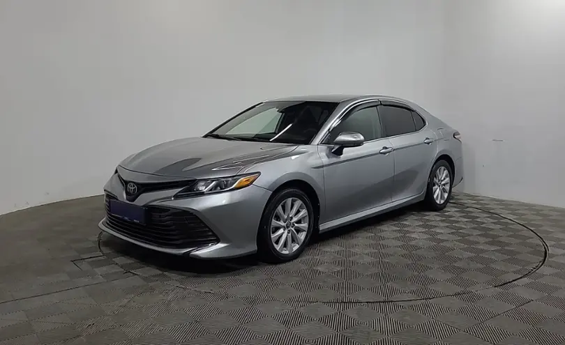 Toyota Camry 2019 года за 10 390 000 тг. в Алматы