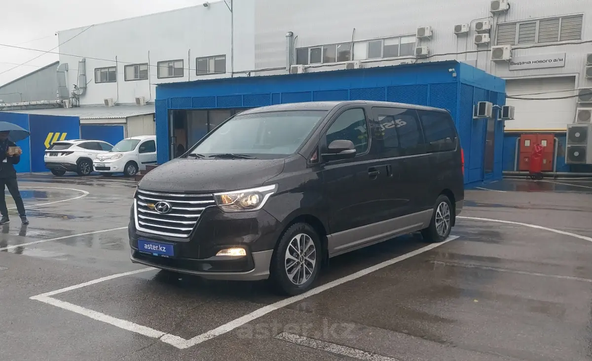 2018 Hyundai Grand Starex