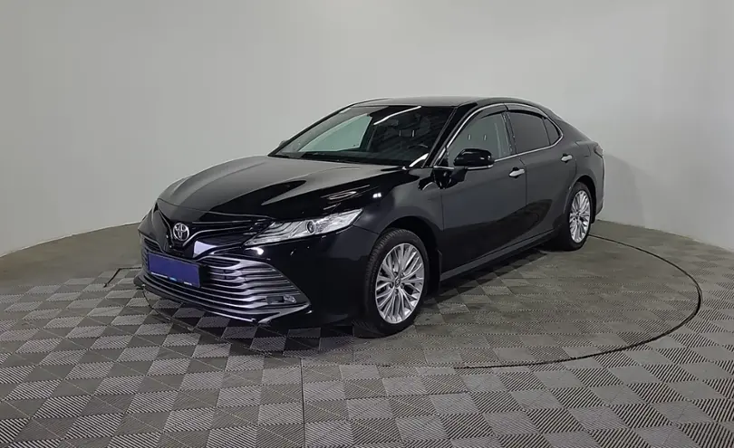 Toyota Camry 2018 года за 14 990 000 тг. в Алматы