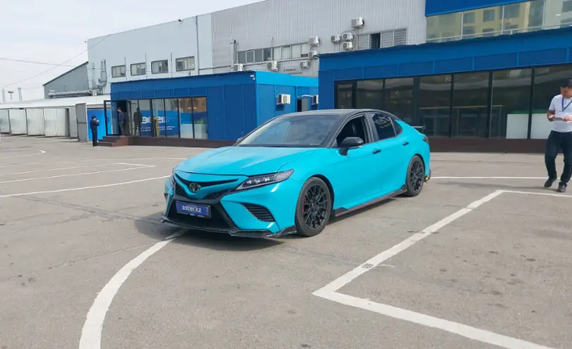 Toyota Camry 2020 года за 15 000 000 тг. в Алматы