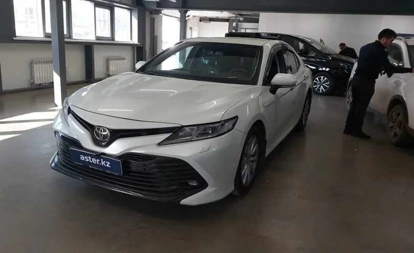 Toyota Camry 2019 года за 13 000 000 тг. в Астана