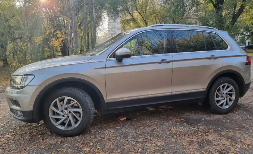 Volkswagen Tiguan 2018 года за 13 300 000 тг. в Алматы