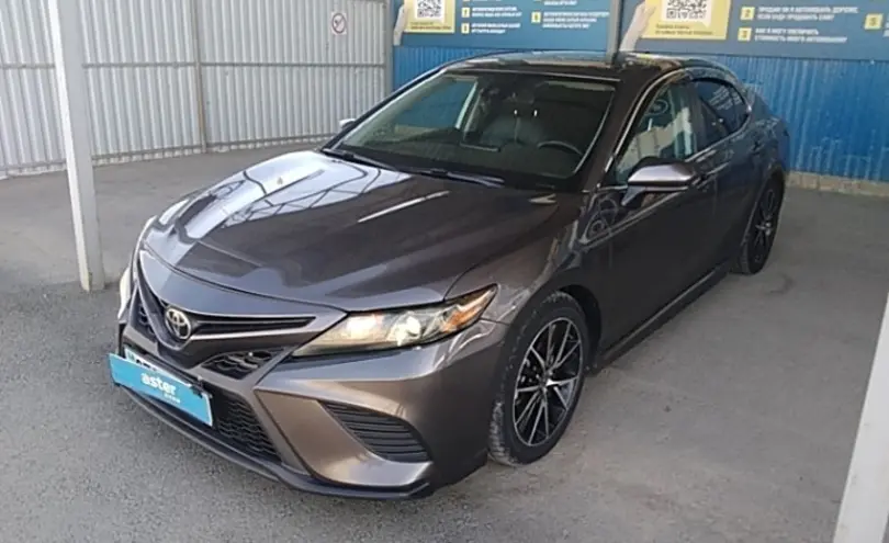 Toyota Camry 2021 года за 13 500 000 тг. в Атырау