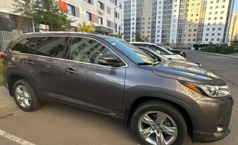 Toyota Highlander 2018 года за 20 000 000 тг. в Астана