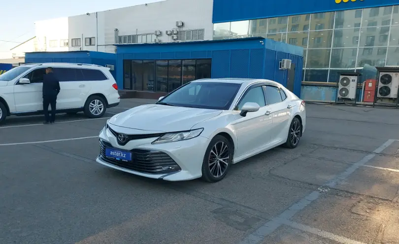 Toyota Camry 2018 года за 13 000 000 тг. в Алматы